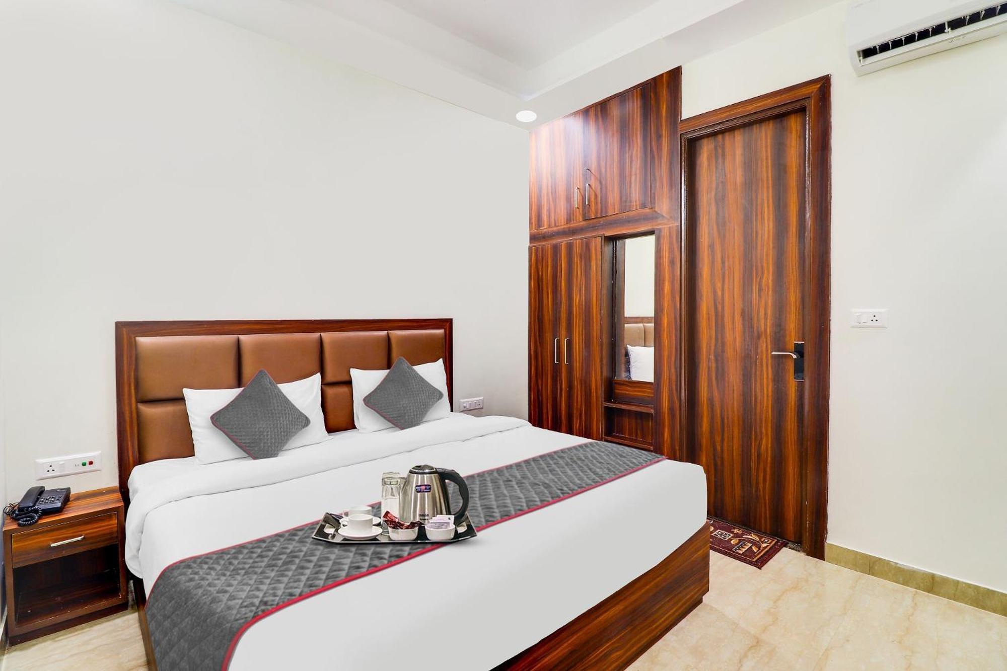 Hotel O Golden Grand Агра Екстериор снимка
