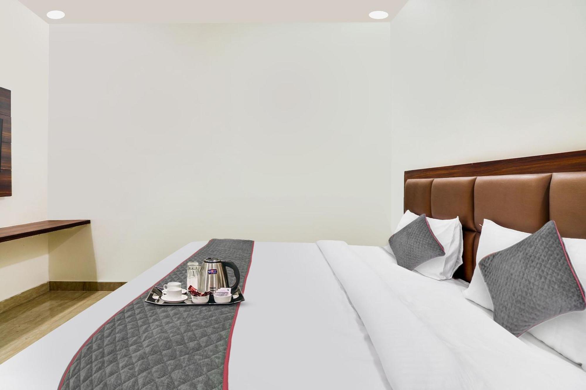 Hotel O Golden Grand Агра Екстериор снимка